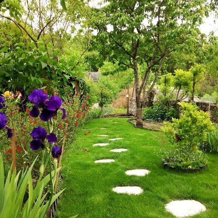 Le Petit Jardin Yoyo Hotel Monts Exterior foto