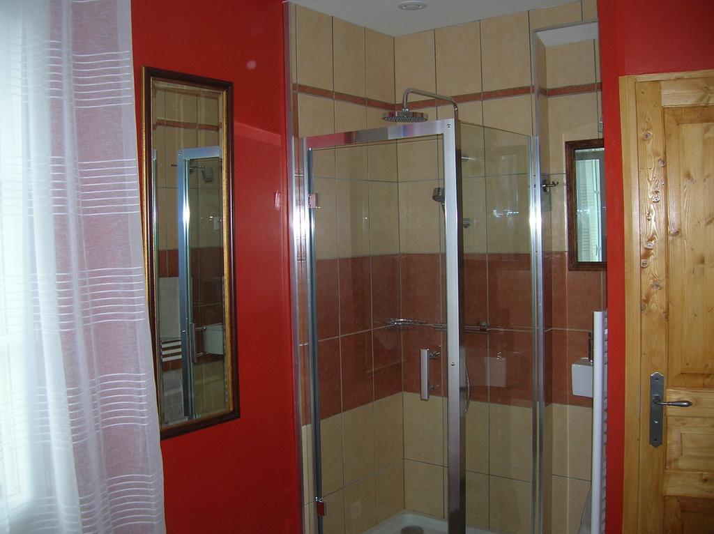 Le Petit Jardin Yoyo Hotel Monts Habitación foto